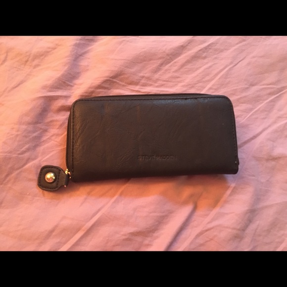 EUC Steve Madden zip around wallet, black PVC - Picture 2 of 7